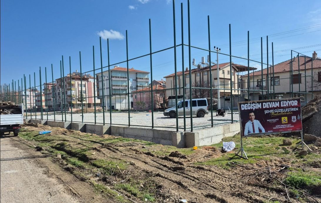Karaman’da Gençliğe Dev Yatırım: Savaş Kalaycı’dan Her Mahalleye Semt Sahası